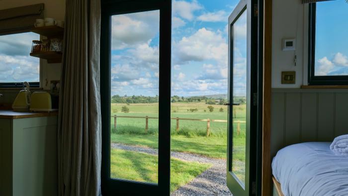 Den, Paythorne, near Gisburn, Lancashire. Near the Forest of Bowland AONB. Studio-style layout. WiFi