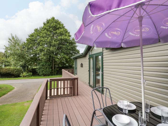 Daisy, Eardisland, Herefordshire. Wraparound decking with furniture. 2 bedrooms. Designated parking.