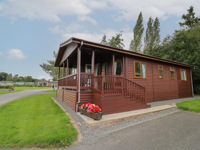 Daffodil resting in Eardisland, Herefordshire. On-site facilities/fishing. Off-road parking. Decking