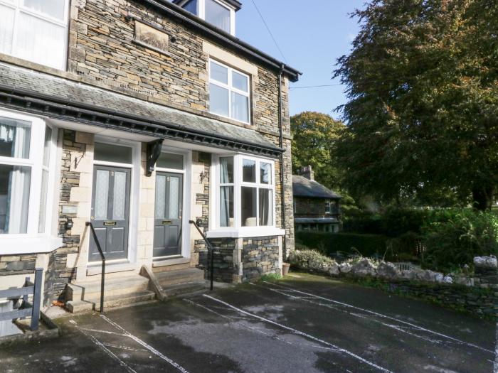 Park Beck, Windermere, Cumbria. Set over three floors. Near a shop, pub & lake. En-suites. Smart TV.