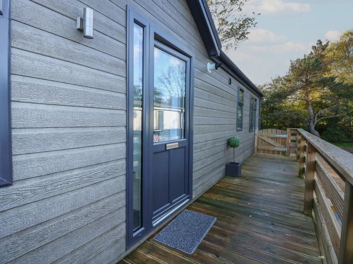 Lake View Lodge, Tallington, Lincolnshire. Lake views. Pet-friendly. On-site facilities. Hot tub. TV