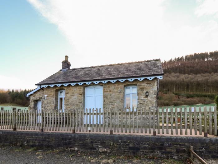 Railway Station Cottage in New Radnor, Powys. Old station house. Pet-friendly. Child-friendly. Patio