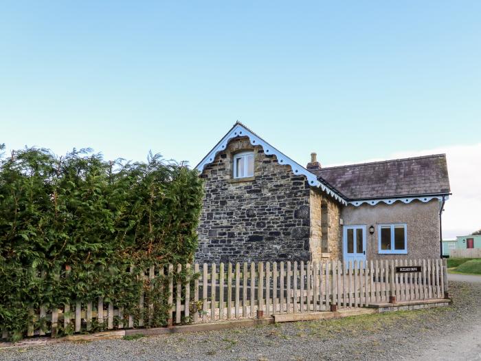 Railway Station Cottage in New Radnor, Powys. Old station house. Pet-friendly. Child-friendly. Patio