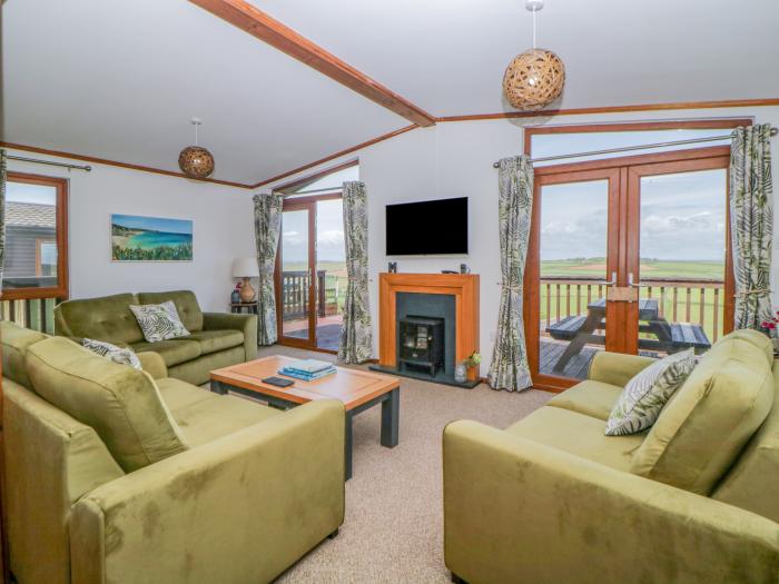 Three Views Lodge, Whitsand Bay, Cornwall. Single-storey. 3 bedrooms. Decking. Off-road parking. TV.