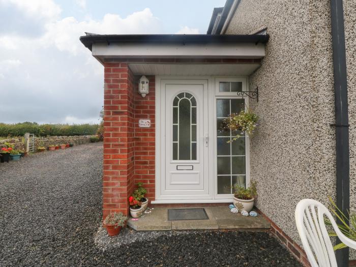 The Cottage at Ty Newydd, Brynsiencyn, Wales. Off-road parking. Near National Park. Countryside view