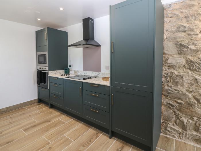 Yr Ysgubor in Dyffryn Ardudwy, Gwynedd. Two-bedroom cottage in National Park. Close to beach. Family