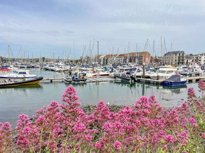 Bay Cottage, Weymouth, Dorset. Set over three floors. Central location close to amenities and beach.