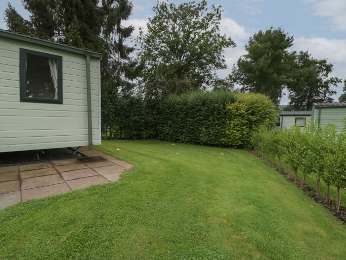 Dove, Pearl Lake Holiday Park, Shobdon, Herefordshire. Single-storey. Three bedrooms. Open-plan.