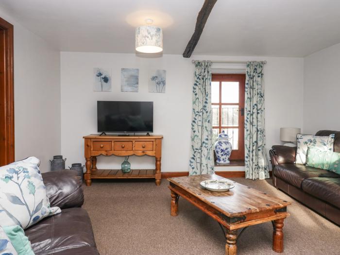 Cherry Tree Barn, Rusland Valley, Cumbria. Woodburning stove. Pet-friendly. Rural setting. Smart TV.