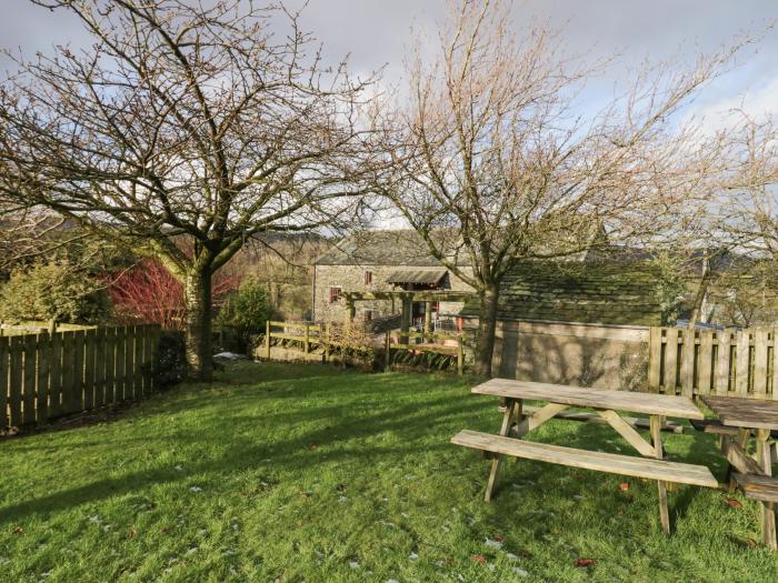 Cherry Tree Barn, Rusland Valley, Cumbria. Woodburning stove. Pet-friendly. Rural setting. Smart TV.