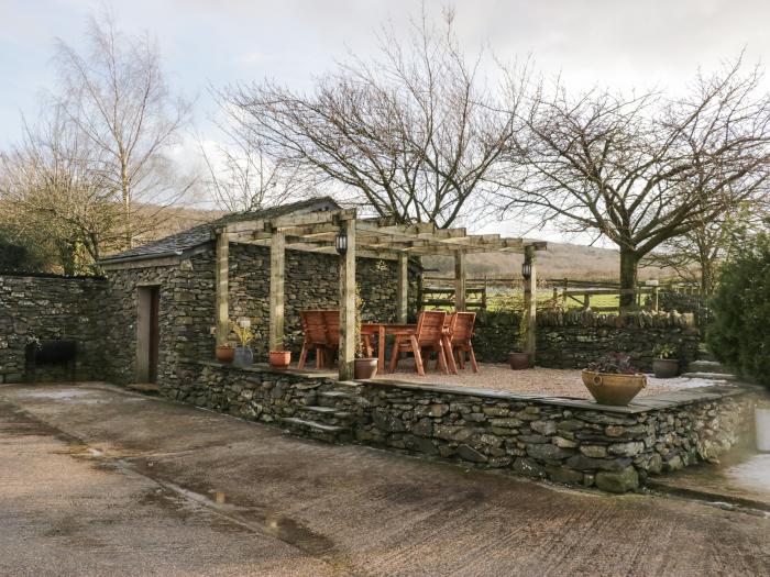 Cherry Tree Barn, Rusland Valley, Cumbria. Woodburning stove. Pet-friendly. Rural setting. Smart TV.