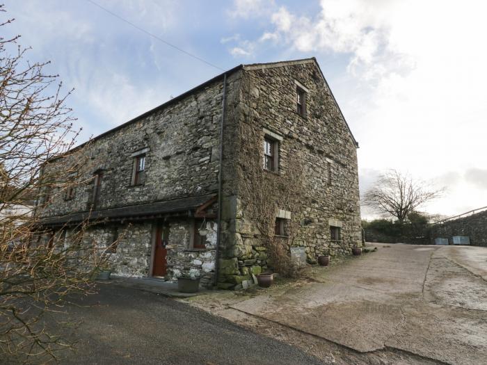 Cherry Tree Barn, Rusland Valley, Cumbria. Woodburning stove. Pet-friendly. Rural setting. Smart TV.