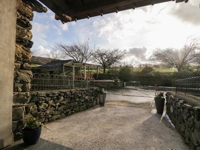 Cherry Tree Barn, Rusland Valley, Cumbria. Woodburning stove. Pet-friendly. Rural setting. Smart TV.