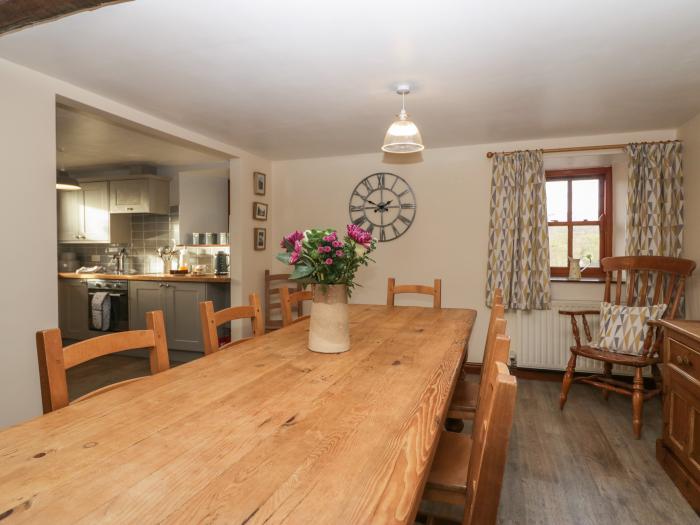 Cherry Tree Barn, Rusland Valley, Cumbria. Woodburning stove. Pet-friendly. Rural setting. Smart TV.