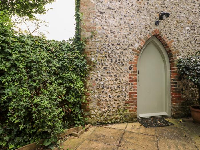 Hapton Folly, Hambledon, Hampshire. Roof terrace. Countryside view. Off-road parking. Quaint. Unique