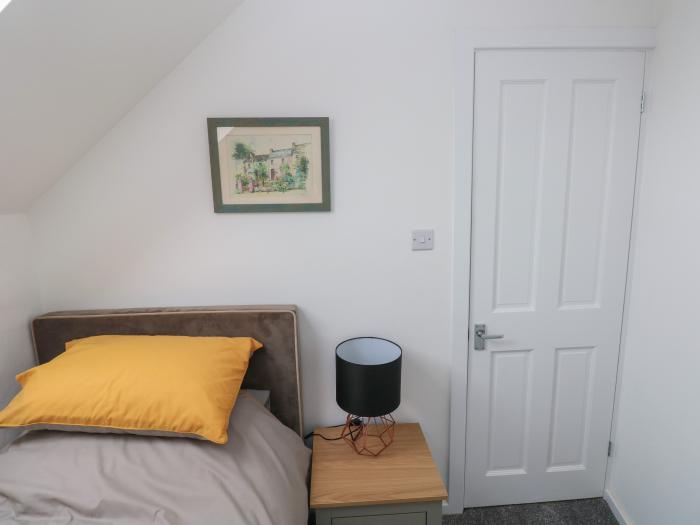 The Loft @ Wisteria Cottage, Saundersfoot, Pembrokeshire. Parking. Close to amenities. Pet-friendly.