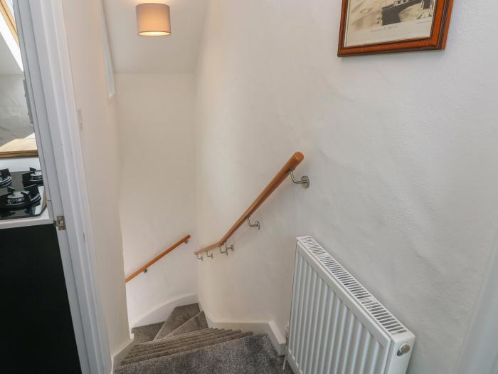 The Loft @ Wisteria Cottage, Saundersfoot, Pembrokeshire. Parking. Close to amenities. Pet-friendly.