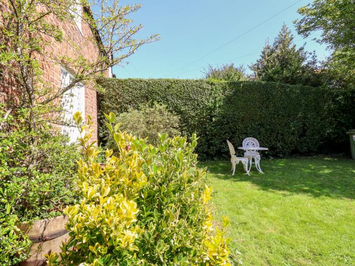 Jasmine Cottage, is in Dodleston, Cheshire. Grade-II listed building. Pet-friendly. Close to a shop.