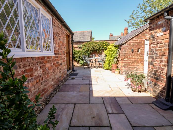 Jasmine Cottage, is in Dodleston, Cheshire. Grade-II listed building. Pet-friendly. Close to a shop.