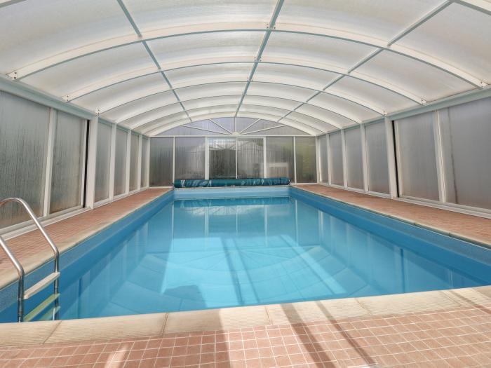 Bramble Lodge, in Cuddington, Cheshire. Single-storey base. Ideal for couples. Indoor swimming pool.