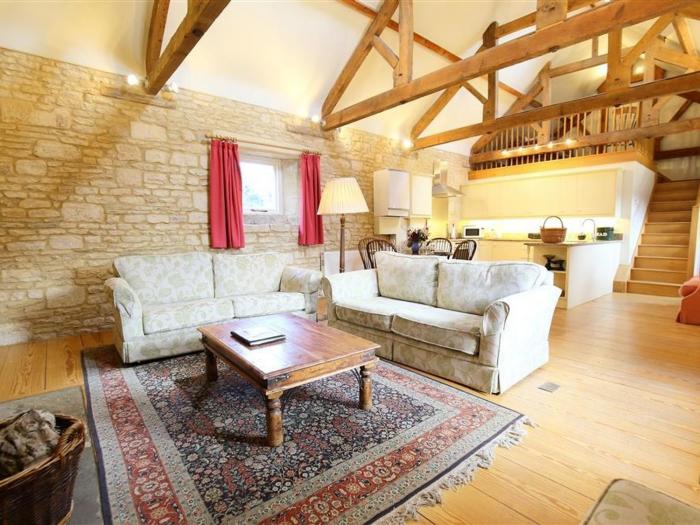 The Granary is in Bourton-on-the-Water, Gloucestershire. Pet-friendly. Off-road parking. In an AONB.