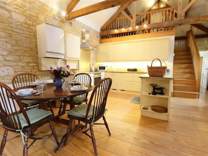 The Granary is in Bourton-on-the-Water, Gloucestershire. Pet-friendly. Off-road parking. In an AONB.