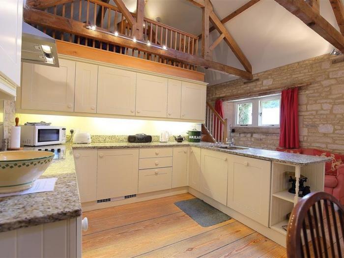 The Granary is in Bourton-on-the-Water, Gloucestershire. Pet-friendly. Off-road parking. In an AONB.