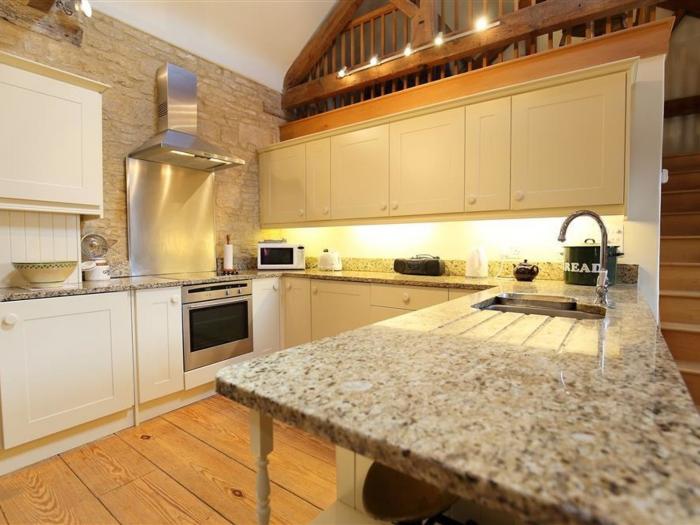 The Granary is in Bourton-on-the-Water, Gloucestershire. Pet-friendly. Off-road parking. In an AONB.