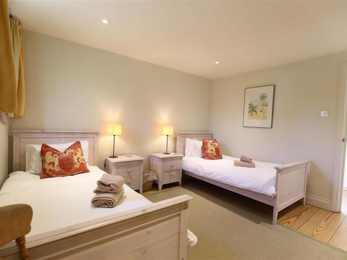 The Granary is in Bourton-on-the-Water, Gloucestershire. Pet-friendly. Off-road parking. In an AONB.