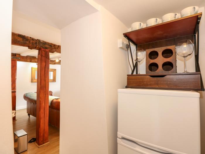 Leveret Cottage is in Docking, Norfolk. Close to amenities. Romantic. Couples. Bedroom with en-suite