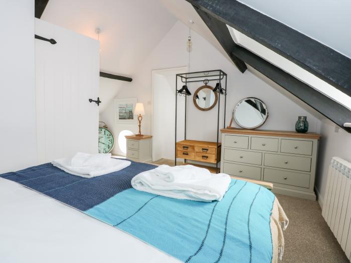 Leveret Cottage is in Docking, Norfolk. Close to amenities. Romantic. Couples. Bedroom with en-suite