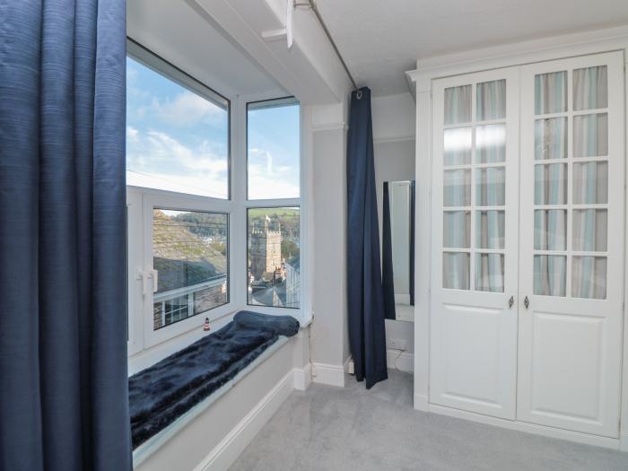 8 Above Town, Dartmouth, Devon. Second-floor apartment based in the heart of Dartmouth. Pet-friendly