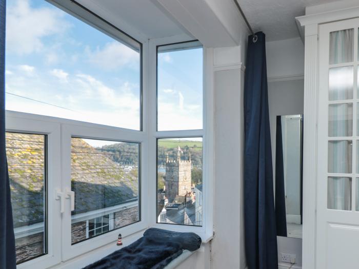 8 Above Town, Dartmouth, Devon. Second-floor apartment based in the heart of Dartmouth. Pet-friendly