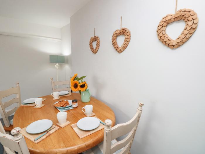 8 Above Town, Dartmouth, Devon. Second-floor apartment based in the heart of Dartmouth. Pet-friendly