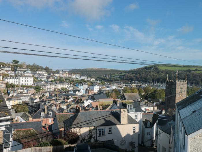 8 Above Town, Dartmouth, Devon. Second-floor apartment based in the heart of Dartmouth. Pet-friendly