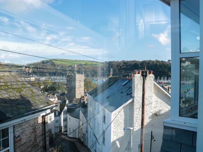 8 Above Town, Dartmouth, Devon. Second-floor apartment based in the heart of Dartmouth. Pet-friendly