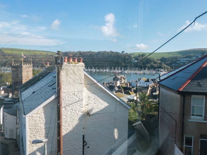 8 Above Town, Dartmouth, Devon. Second-floor apartment based in the heart of Dartmouth. Pet-friendly