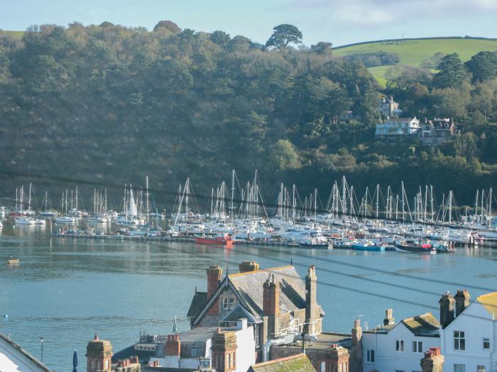 8 Above Town, Dartmouth, Devon. Second-floor apartment based in the heart of Dartmouth. Pet-friendly