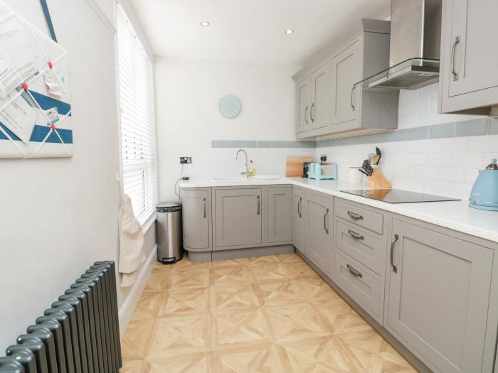 8 Above Town, Dartmouth, Devon. Second-floor apartment based in the heart of Dartmouth. Pet-friendly