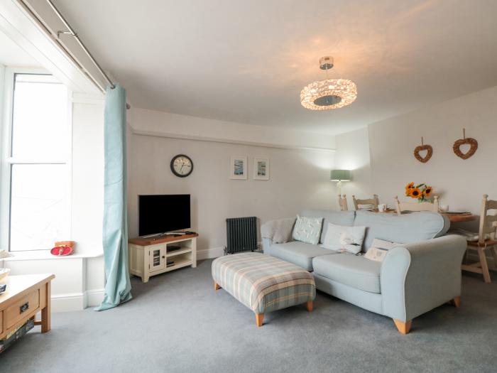 8 Above Town, Dartmouth, Devon. Second-floor apartment based in the heart of Dartmouth. Pet-friendly