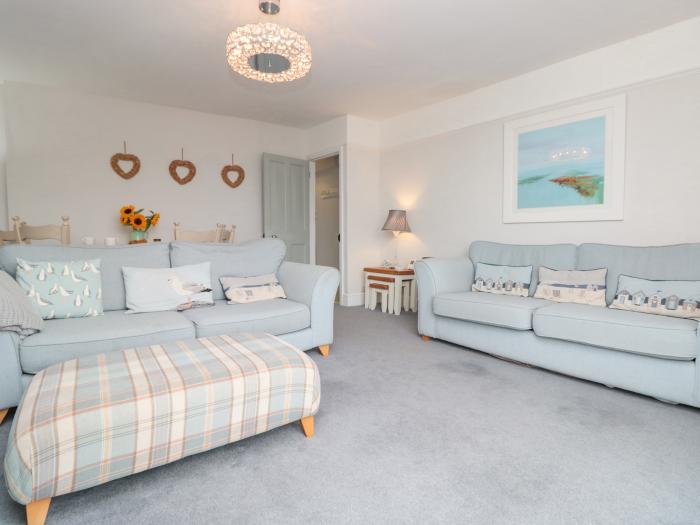 8 Above Town, Dartmouth, Devon. Second-floor apartment based in the heart of Dartmouth. Pet-friendly