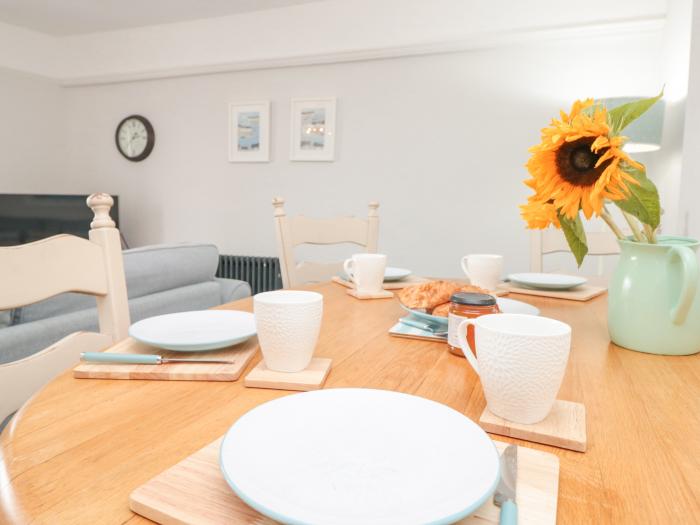 8 Above Town, Dartmouth, Devon. Second-floor apartment based in the heart of Dartmouth. Pet-friendly