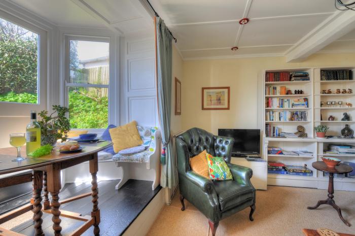 Tamarind Tree Apartment, Lyme Regis, Dorset. Ground-floor apartment. Ideal for couples. Beach nearby