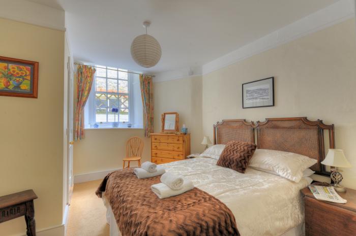 Tamarind Tree Apartment, Lyme Regis, Dorset. Ground-floor apartment. Ideal for couples. Beach nearby