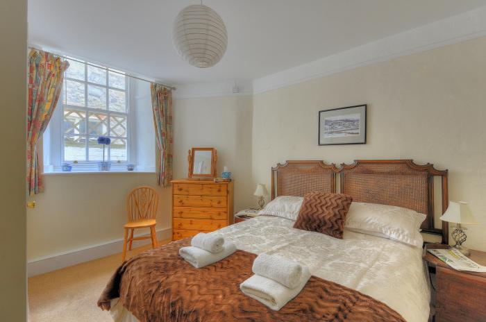 Tamarind Tree Apartment, Lyme Regis, Dorset. Ground-floor apartment. Ideal for couples. Beach nearby