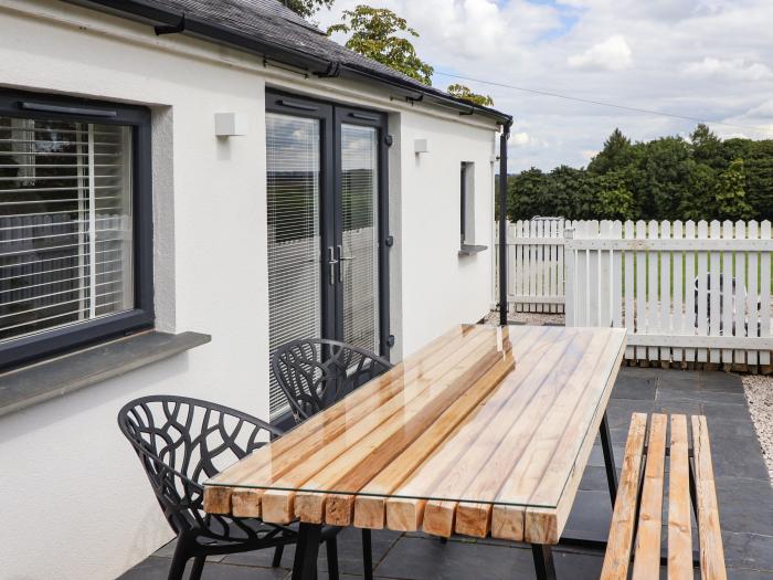 The Chapel, Stretton, Derbyshire. Converted chapel. Contemporary. Enclosed garden. Projector & WiFi.