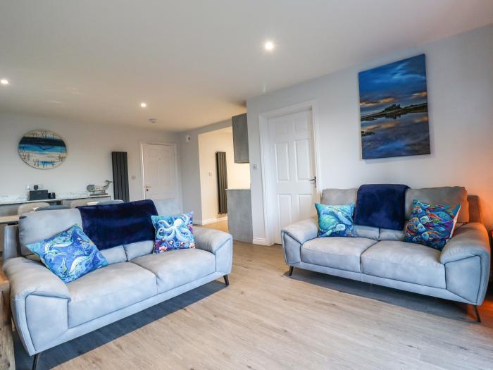 2A The Anchorage in Beadnell, Northumberland. Ground-floor apartment. Bay views. Open-plan. Smart TV