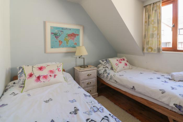 Mulberry Cottage in Staple, Devon. Woodburning stove. Travel cot and highchair. Pet-friendly. Garden