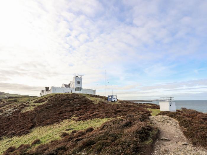 East Lighthouse Keeper's Cottage near Amlwch, Anglesey. Three-bedroom bungalow, near the coast. Pets