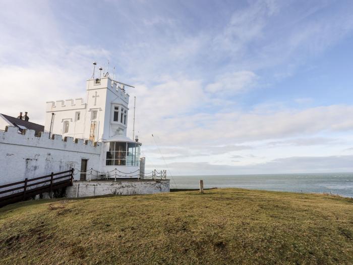 East Lighthouse Keeper's Cottage near Amlwch, Anglesey. Three-bedroom bungalow, near the coast. Pets